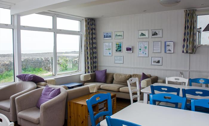 Lounge & Dining Area